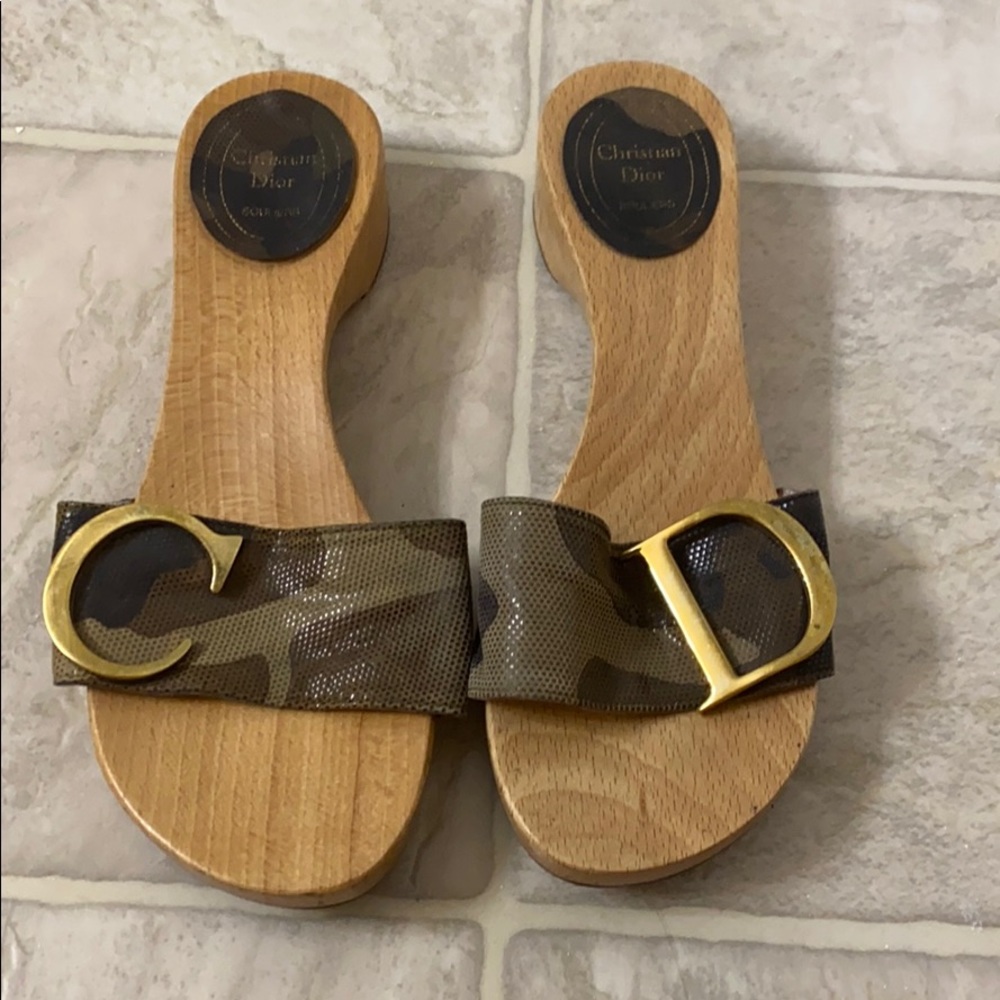 Clogs